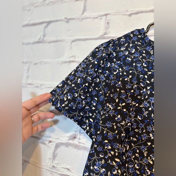 J .Crew Blue Floral Chiffon High Neck Blouse NWT Size Medium - Picture 4 of 8